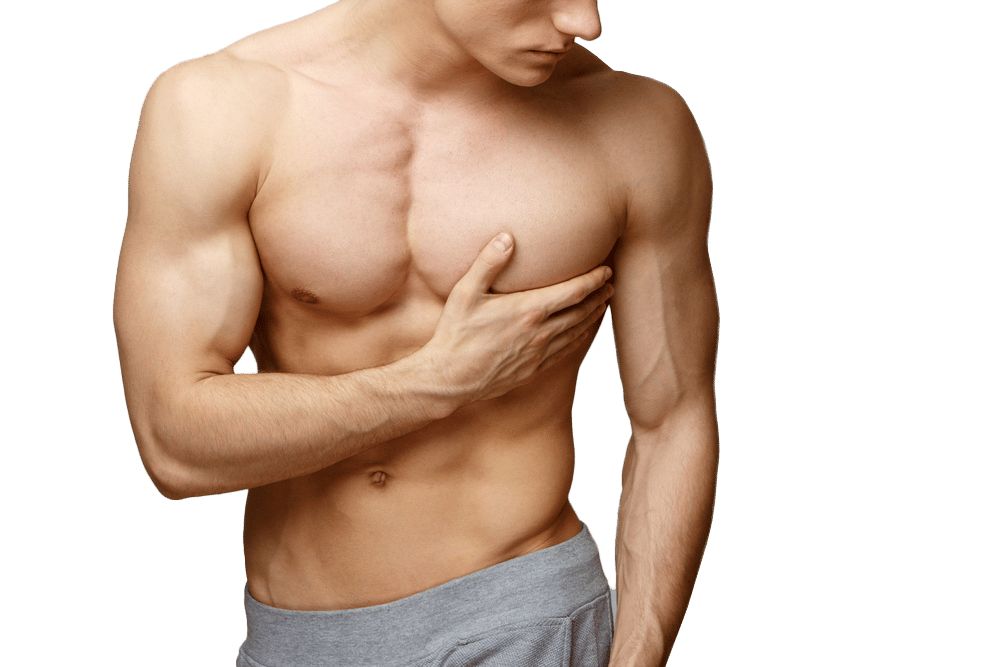 Hombre musculoso después de gynecomastia